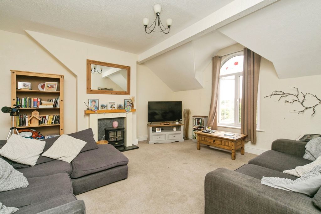 Property photo 2 of 16 Pbox-Img.Jpg