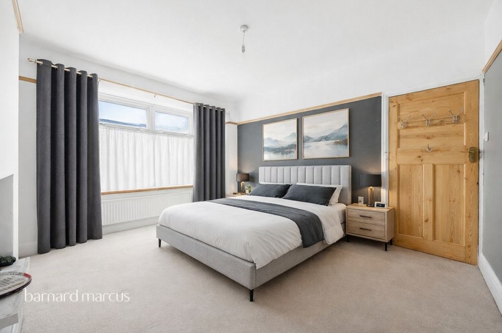 Property photo 2 of 28