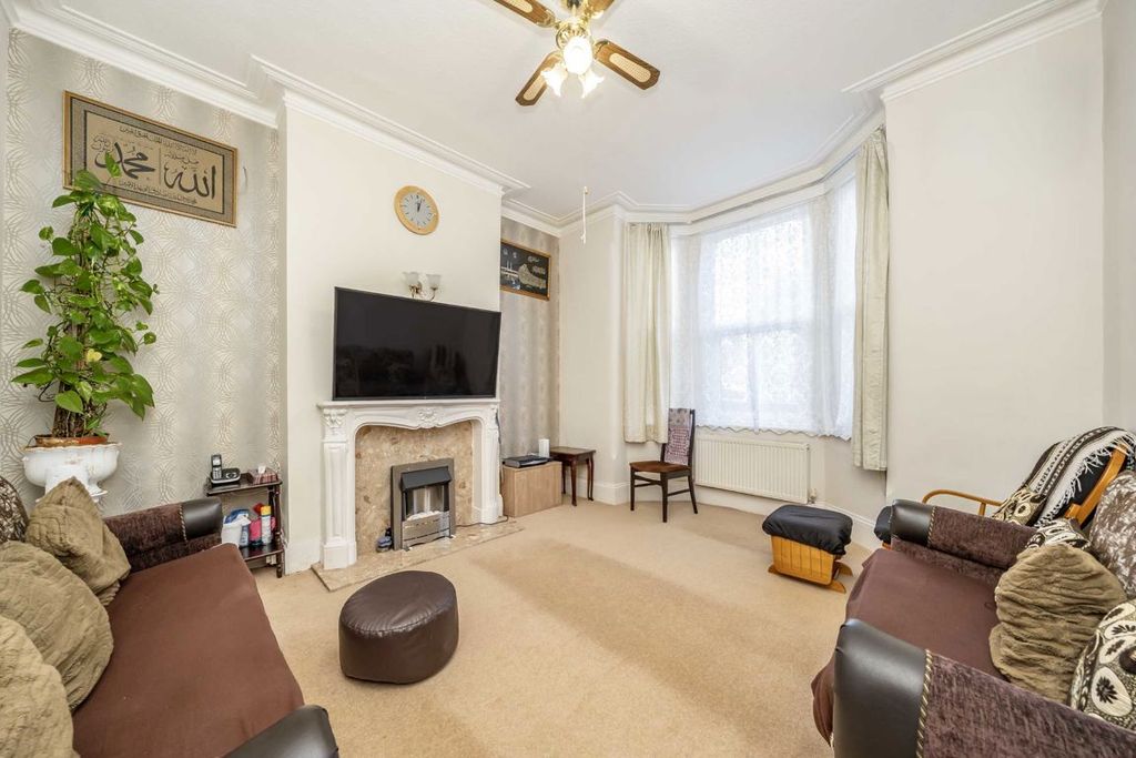 Property photo 2 of 9
