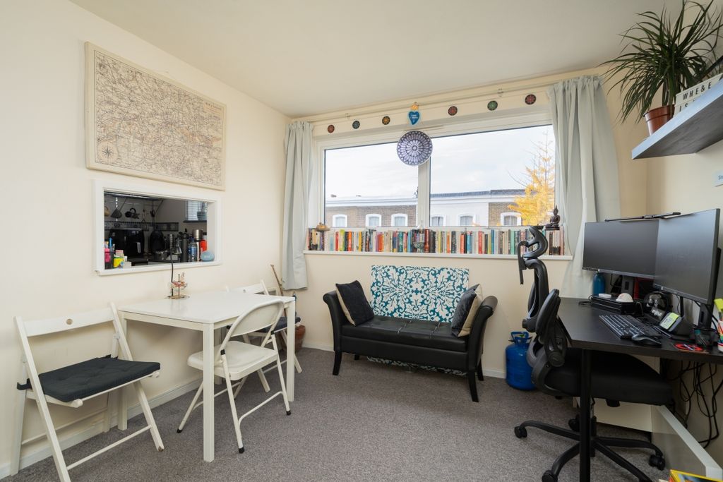 Property photo 2 of 9 Mytton House 11 -...