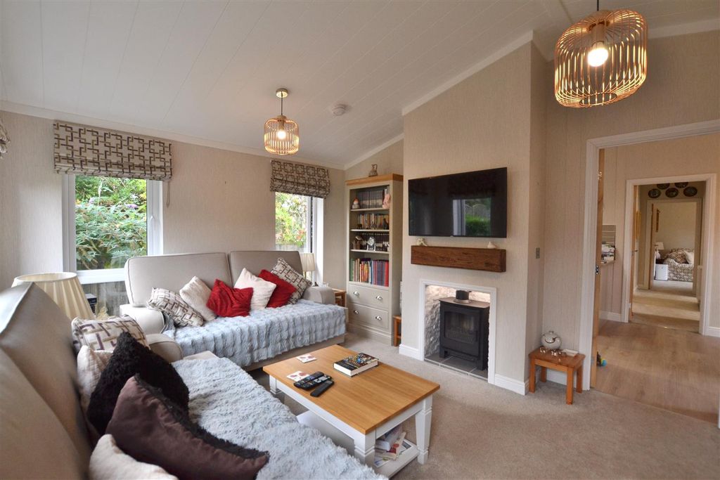Property photo 3 of 19 Sitting Room.Jpg