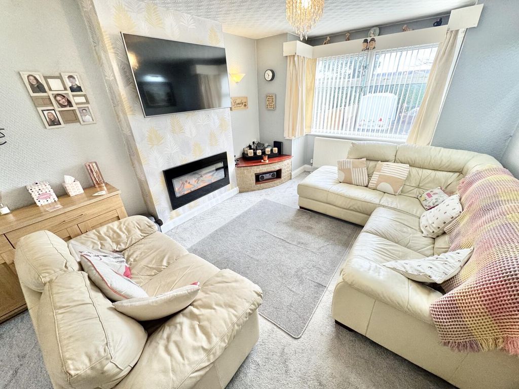 Property photo 3 of 18 Living Room