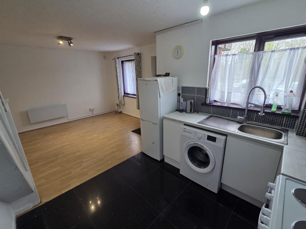 Property photo 3 of 10 Gallery