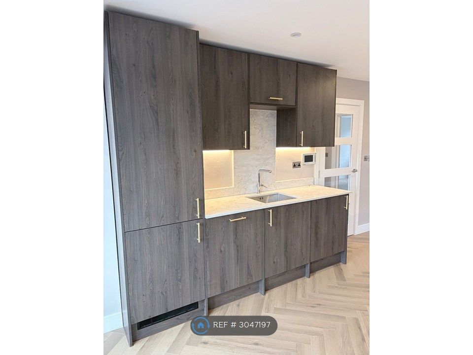 Property photo 3 of 10 Kitchen3