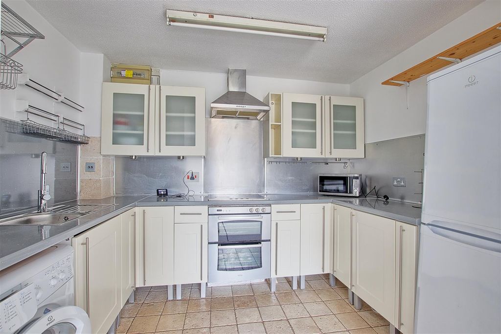 Property photo 3 of 10 Kitchen.Jpg