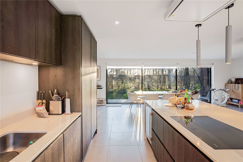 Property photo 3 of 29 Picture No. 21