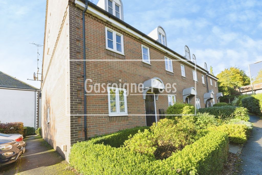 Property photo 1 of 9