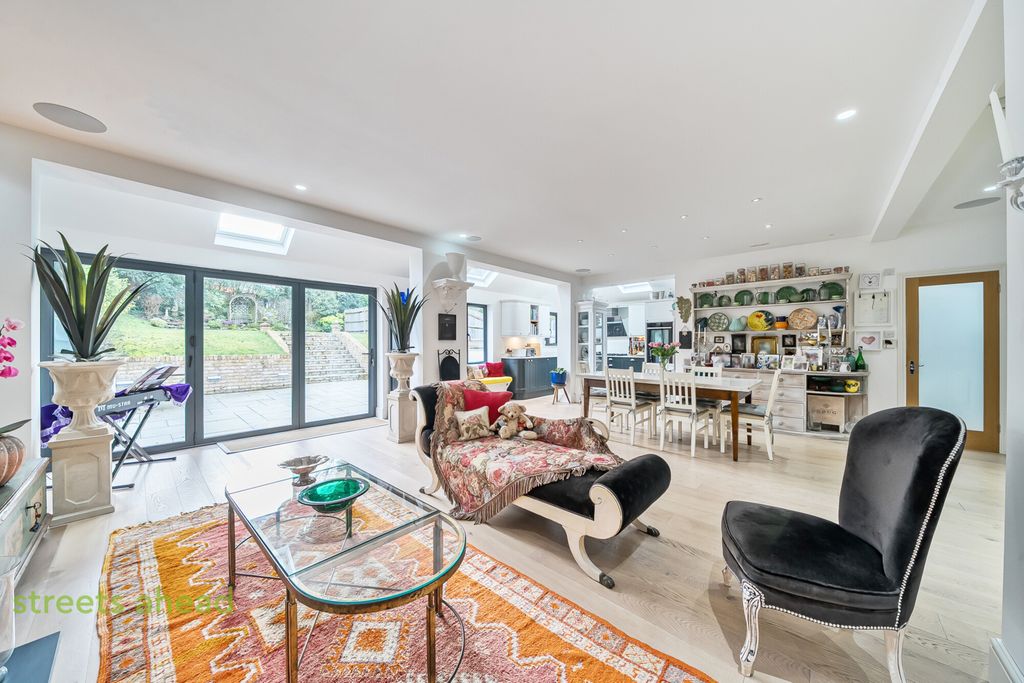 Property photo 2 of 21 32A7A4Ed-095A-4Aa...