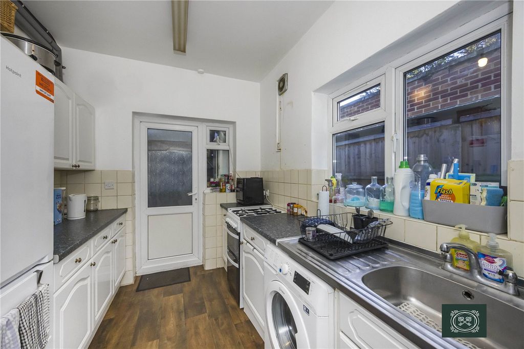 Property photo 3 of 12 Kitchen