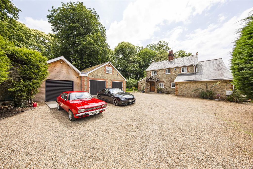 Property photo 3 of 63 Triple Garage &amp; Annexe