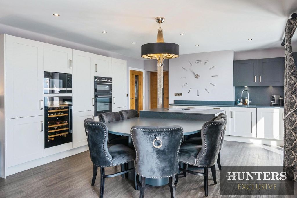 Property photo 3 of 37 Kitchen/Diner