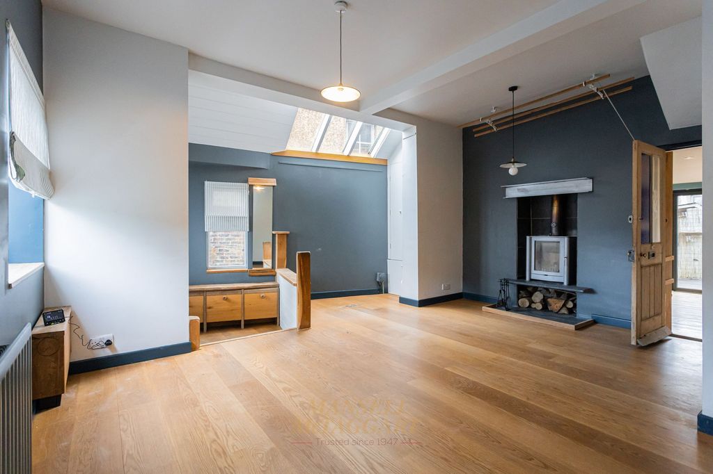 Property photo 2 of 26