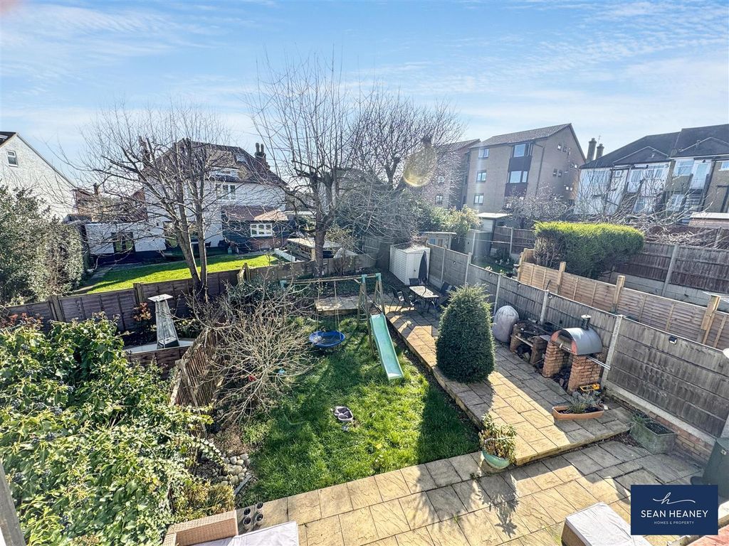 Property photo 2 of 25