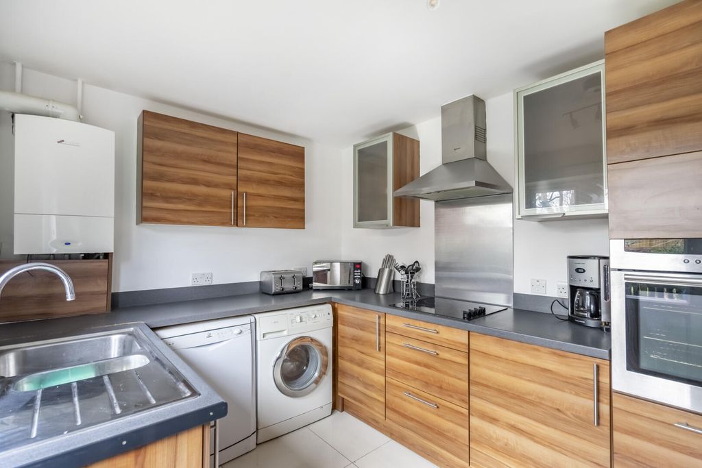 Property photo 3 of 13 Kitchen