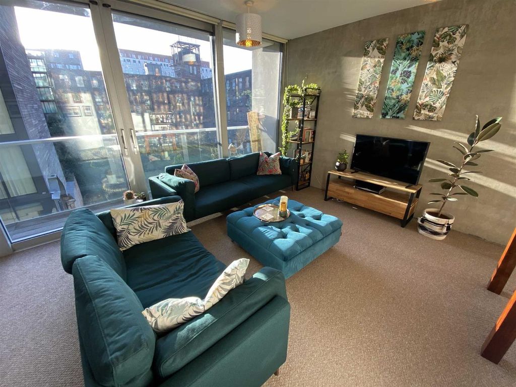 Property photo 2 of 21