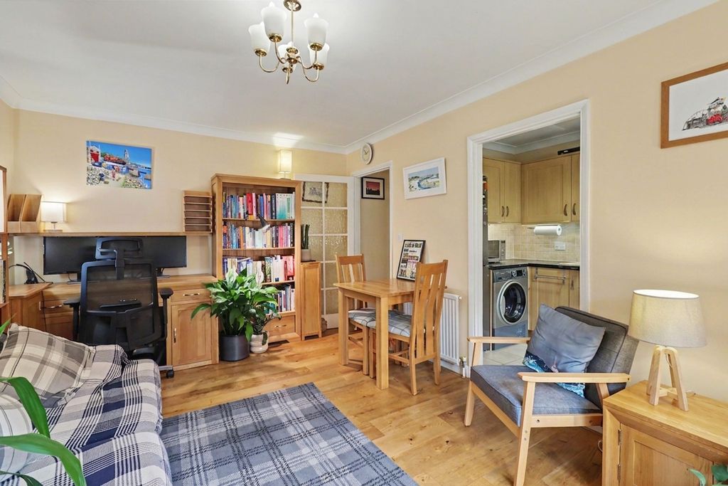 Property photo 2 of 6