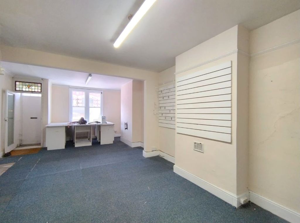 Property photo 2 of 27