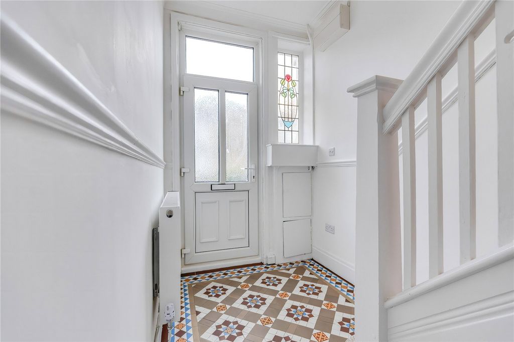 Property photo 2 of 32 Picture No. 12