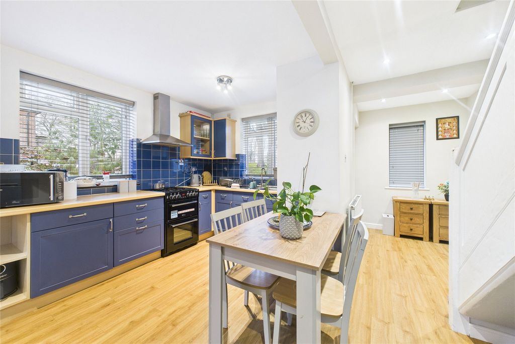 Property photo 2 of 9 Picture No. 15