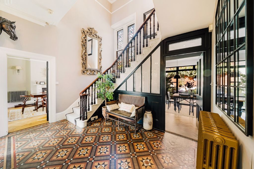 Property photo 2 of 22 Hallway