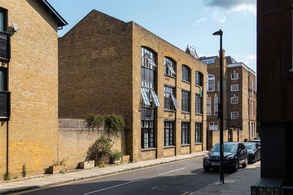 Property photo 2 of 13 Lion Mills, E2