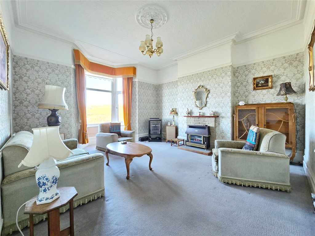 Property photo 2 of 24 Lounge