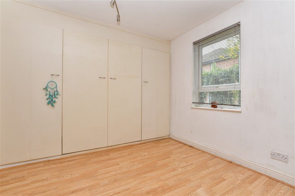 Property photo 3 of 12 Lounge / Bedroom