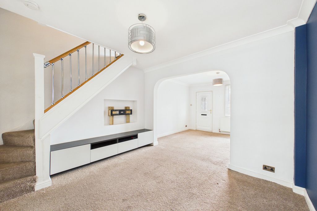 Property photo 2 of 27