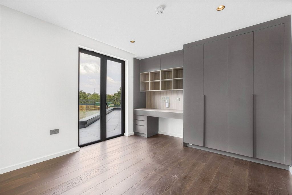 Additional image 22 of 6 bed detached house to rentRosebury Close, Goffs Oak, Waltham Cross, Hertfordshire EN7