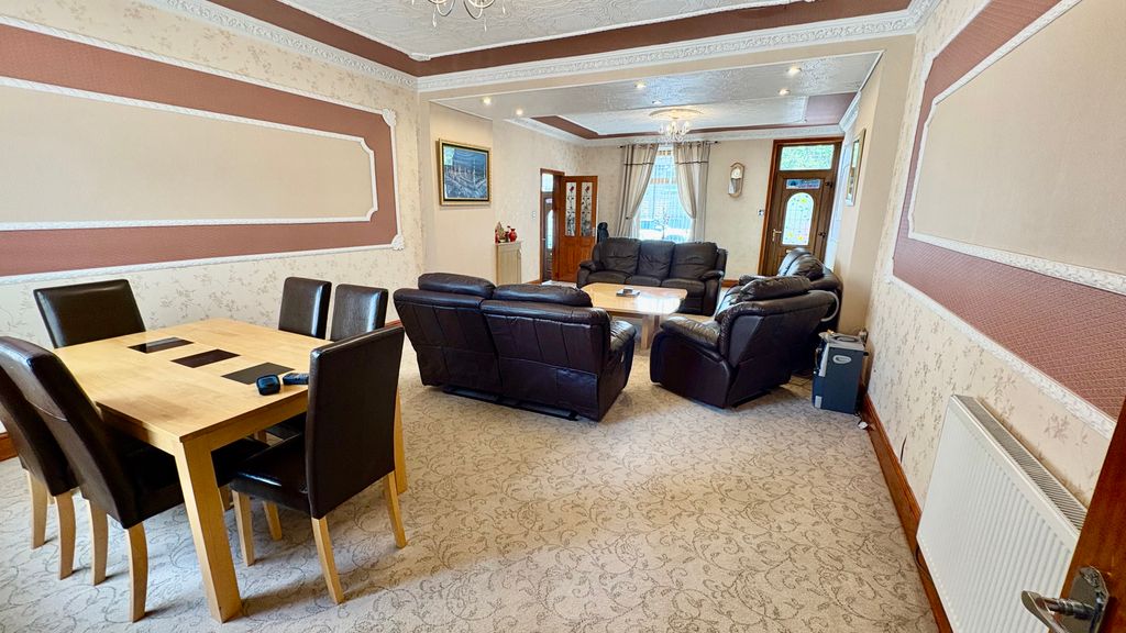 Property photo 2 of 32