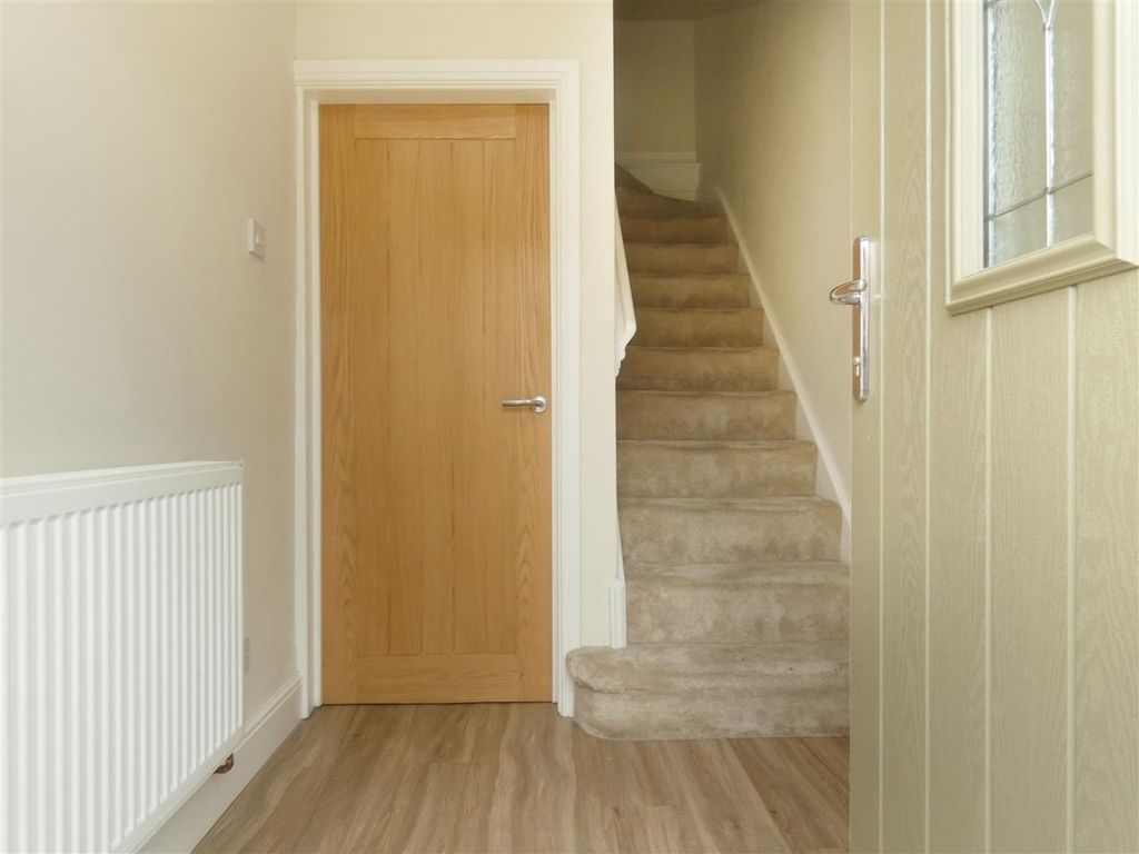 Property photo 3 of 17 Entrance Hall