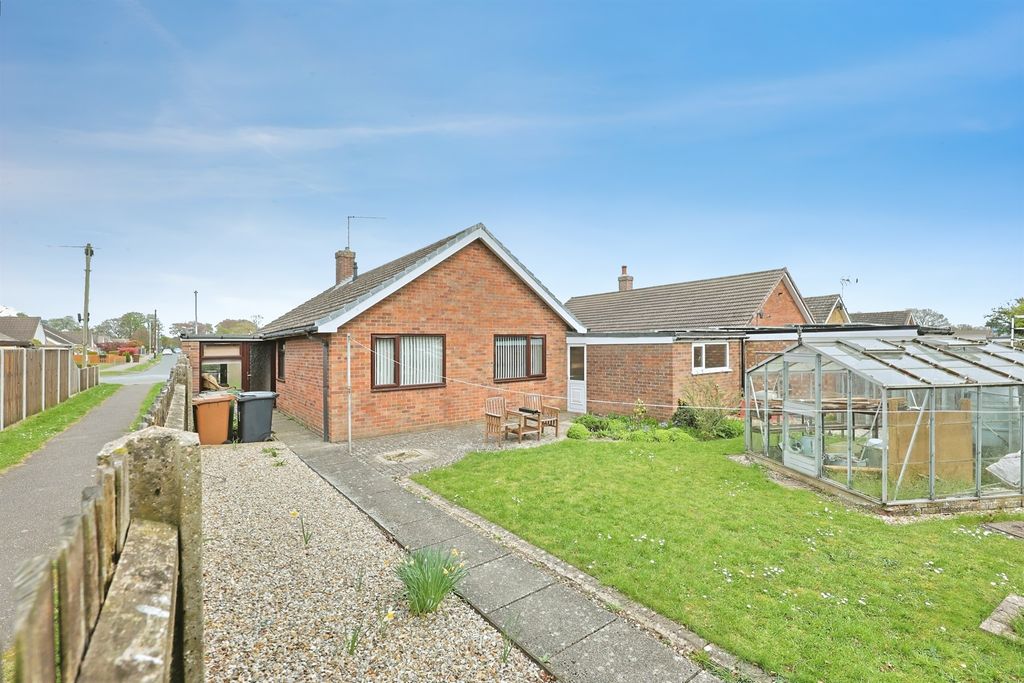 Property photo 2 of 21
