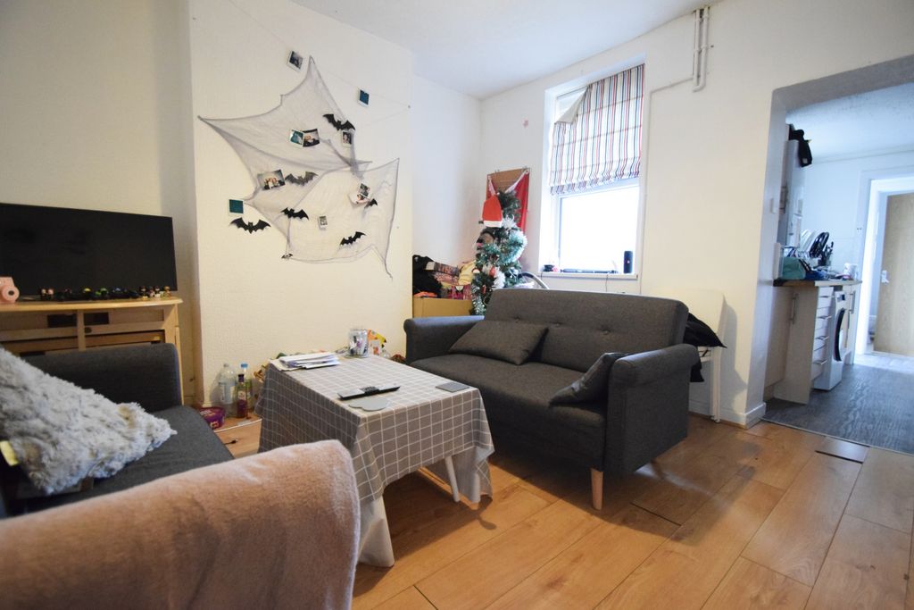 Property photo 2 of 7 Photo 2