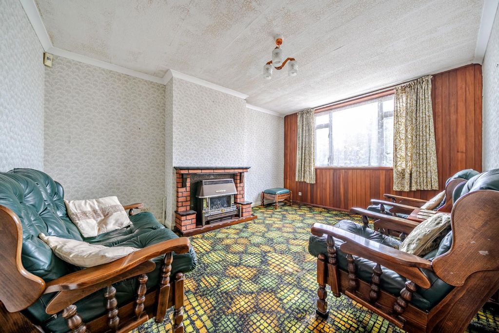 Property photo 2 of 18 Living Room