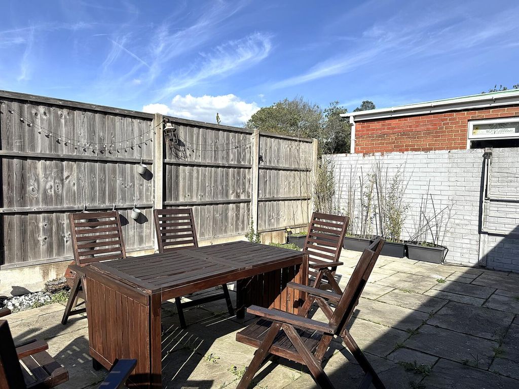 Property photo 3 of 7 Terrace / Patio