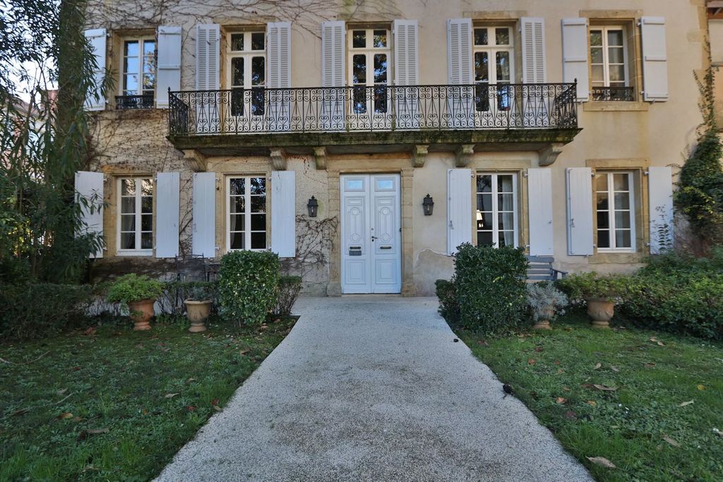Property photo 1 of 28