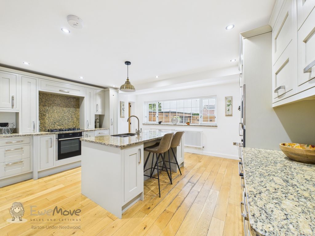 Property photo 3 of 25 Kitchen c