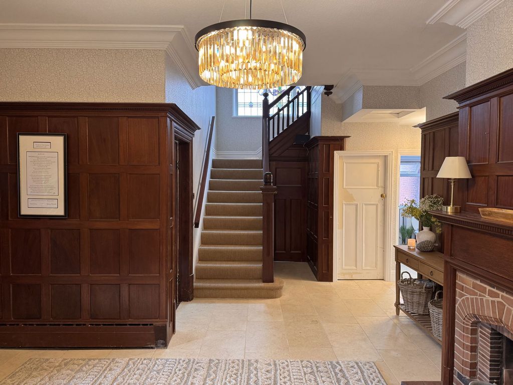 Property photo 2 of 22