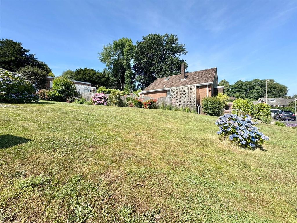 Property photo 2 of 26