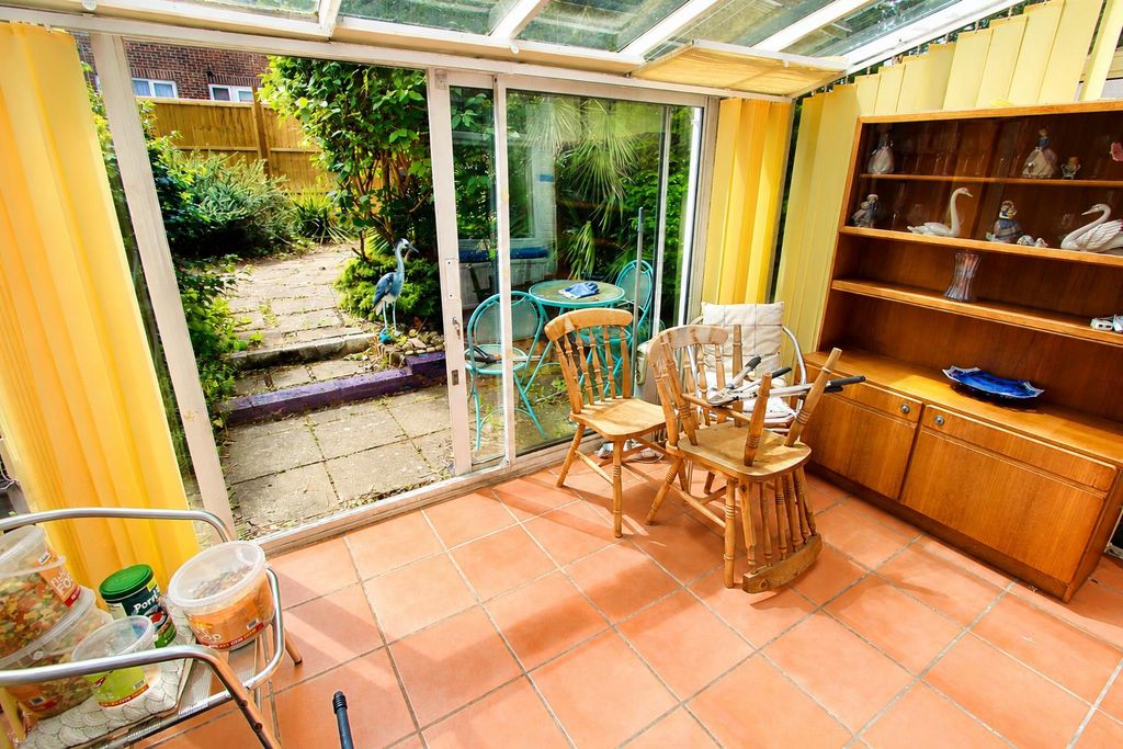 Property photo 3 of 17 Conservatory.Png