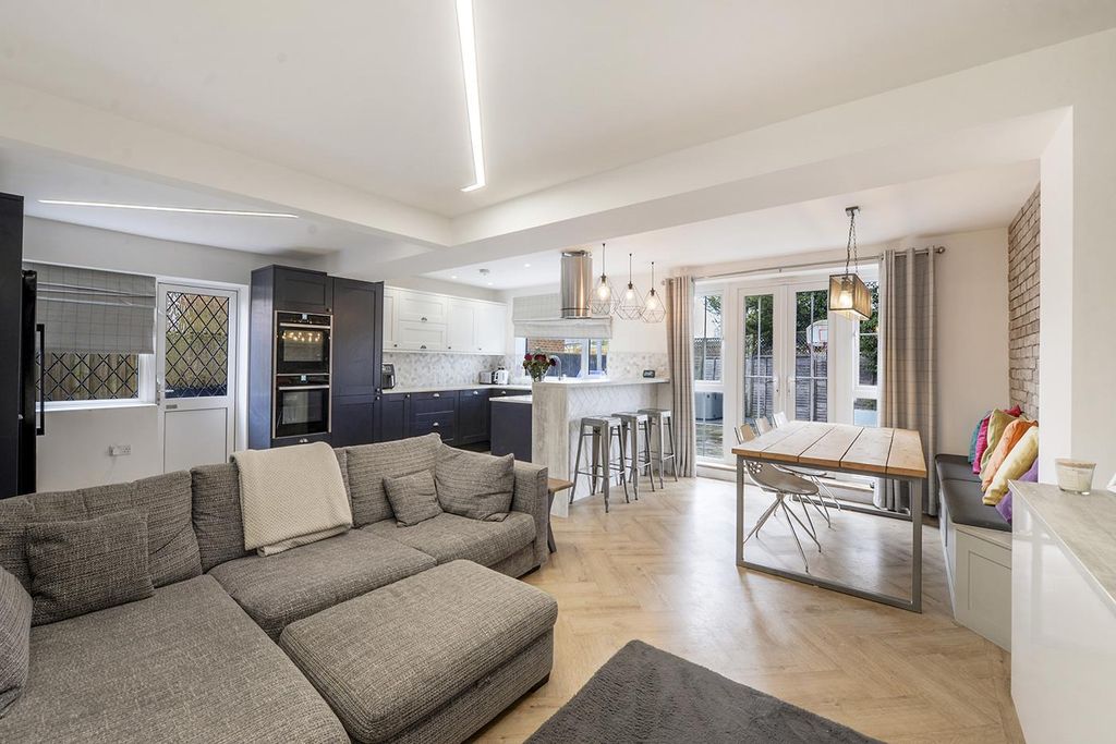 Property photo 1 of 27 27Greenways10.Jpg