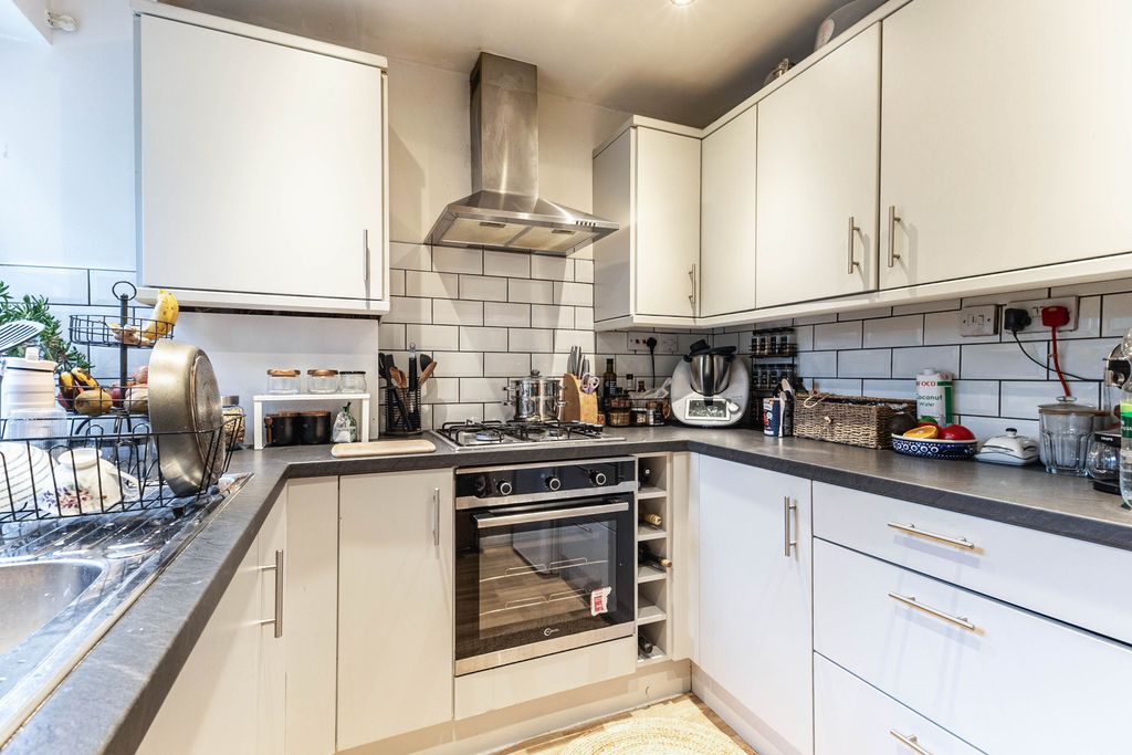 Property photo 3 of 9 Kitchen