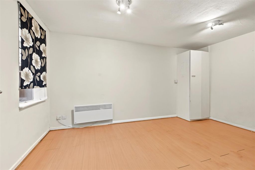 Property photo 3 of 9 Studio_1.Jpeg