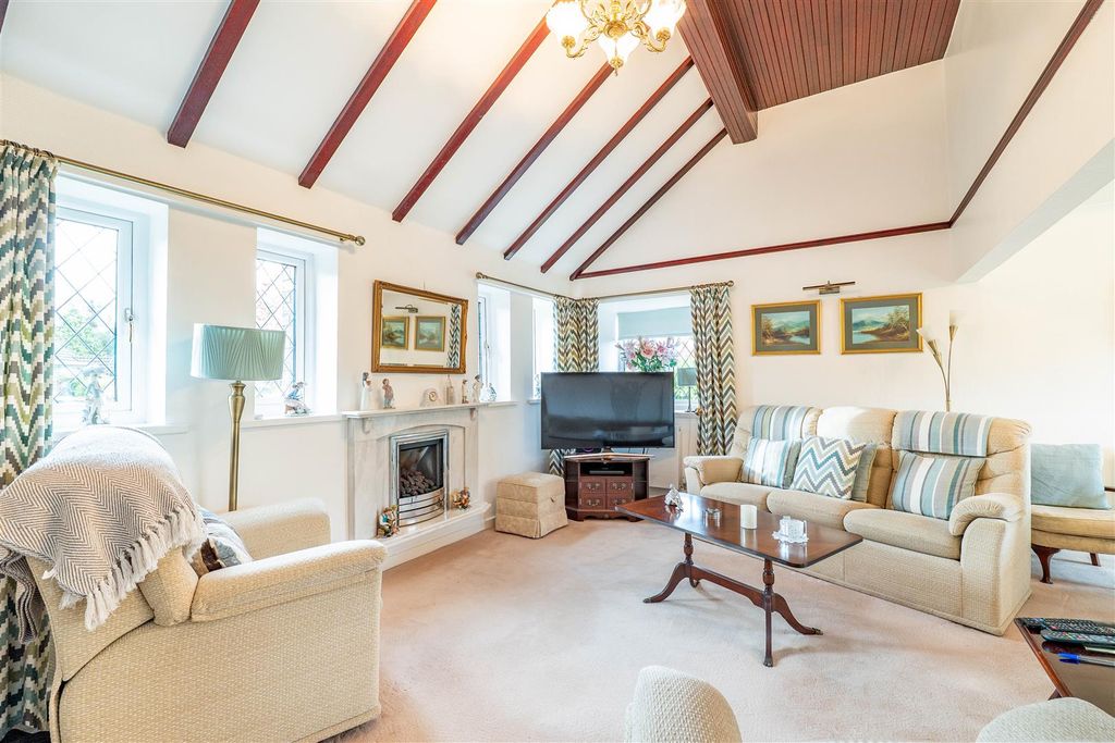 Property photo 2 of 24 Lounge/Dining Room