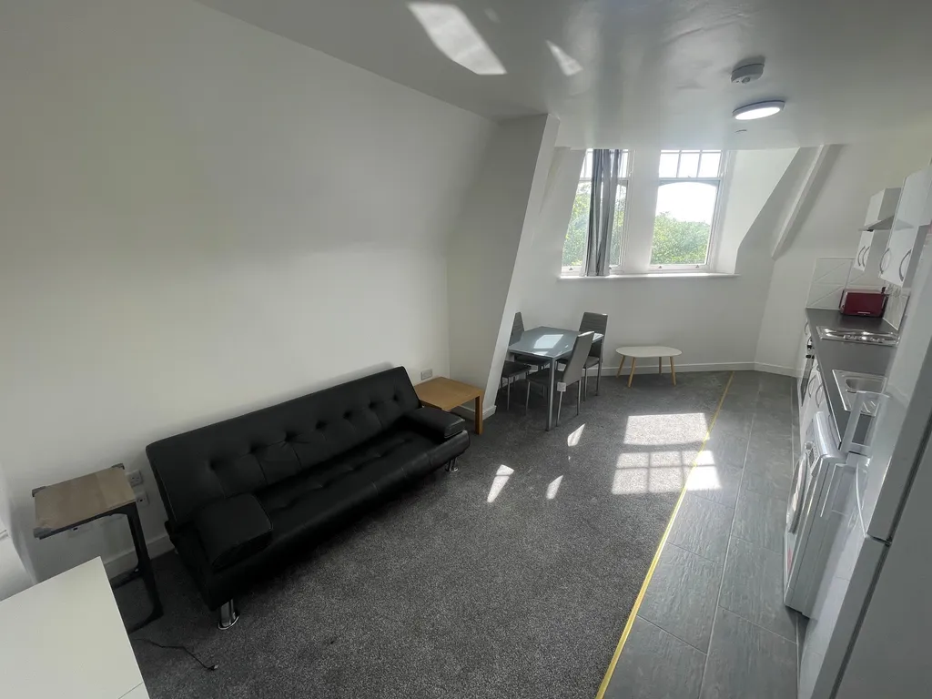 Apartment in Nottingham, Nottinghamshire - View 3