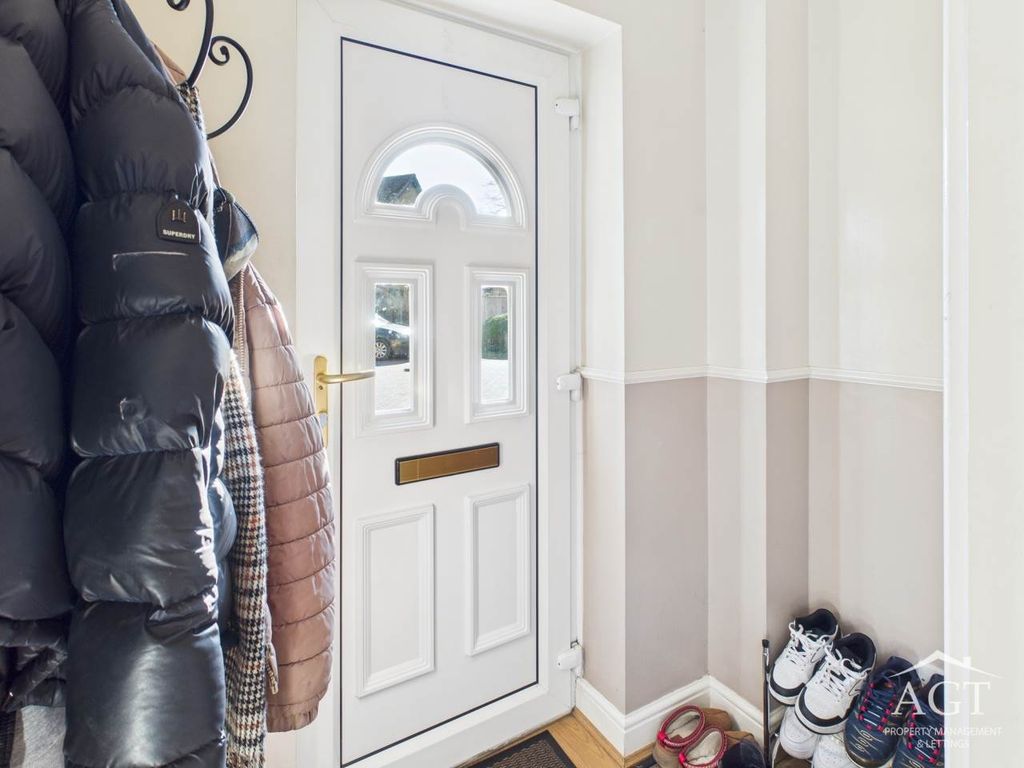 Property photo 2 of 17 Entrance Hall
