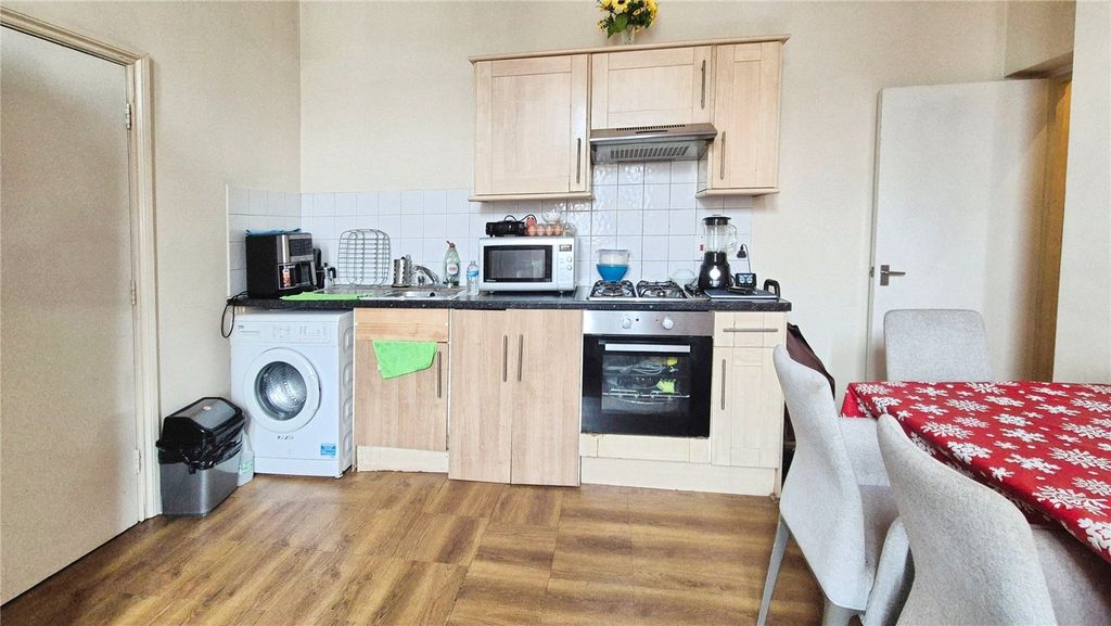 Property photo 3 of 8 Reception/Kitchen