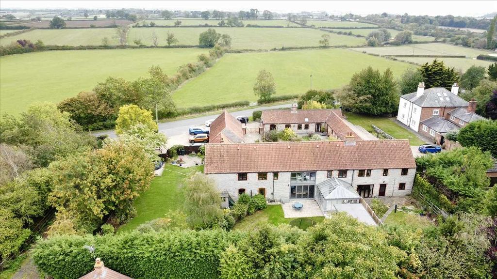 Property photo 2 of 33