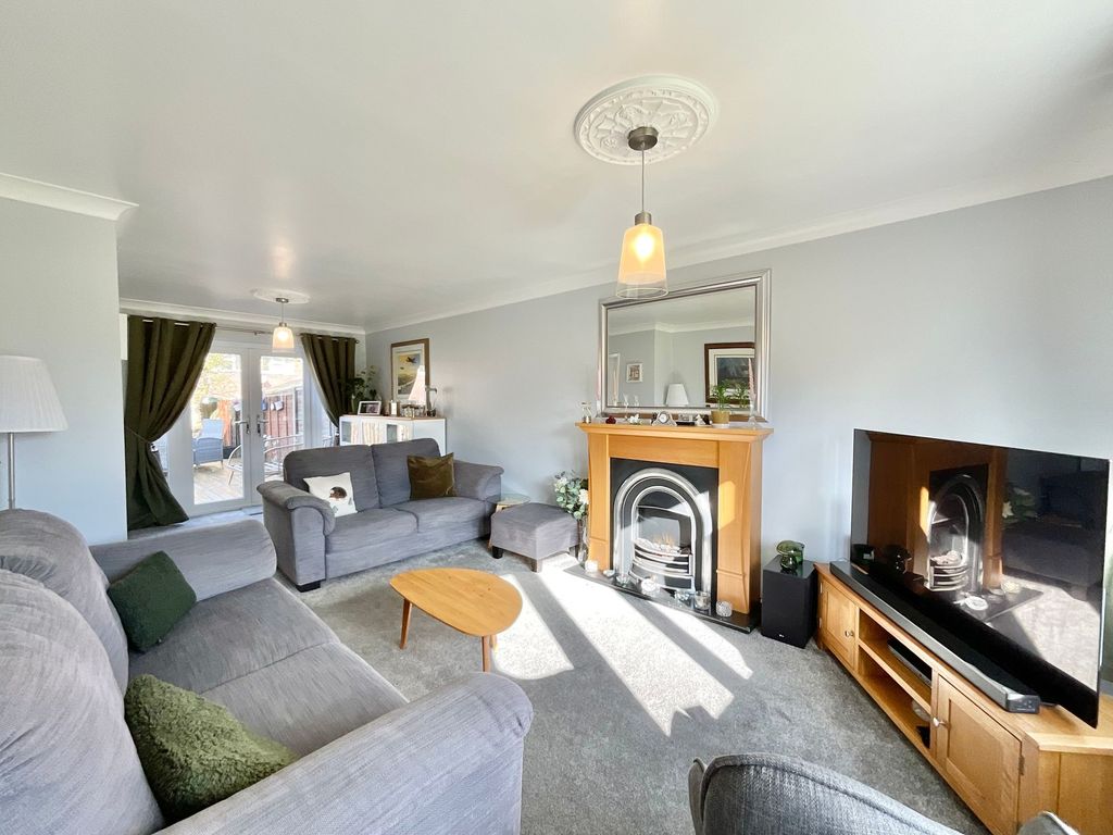 Property photo 2 of 20