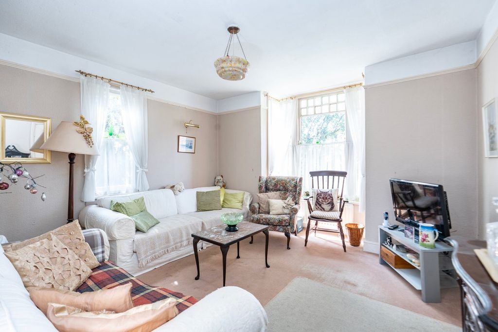 Property photo 2 of 18